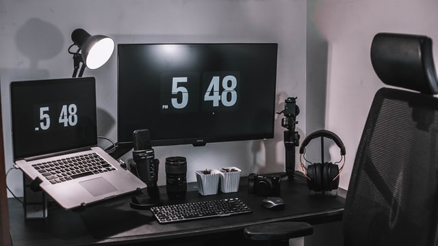 Espace de travail moderne pour création de sites web professionnels